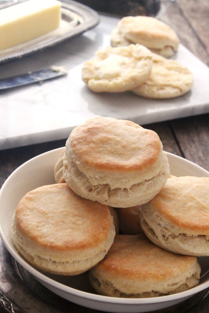 sour-cream-biscuit-homemade-biscuits-recipes