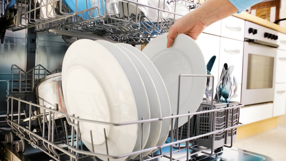 https://www.wideopencountry.com/wp-content/uploads/sites/4/eats/2018/08/what-not-to-put-in-a-dishwasher.jpg?fit=950%2C535